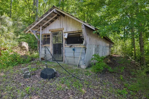 $375,500 | 1540 Centerville Highway, Hohenwald, TN 38462