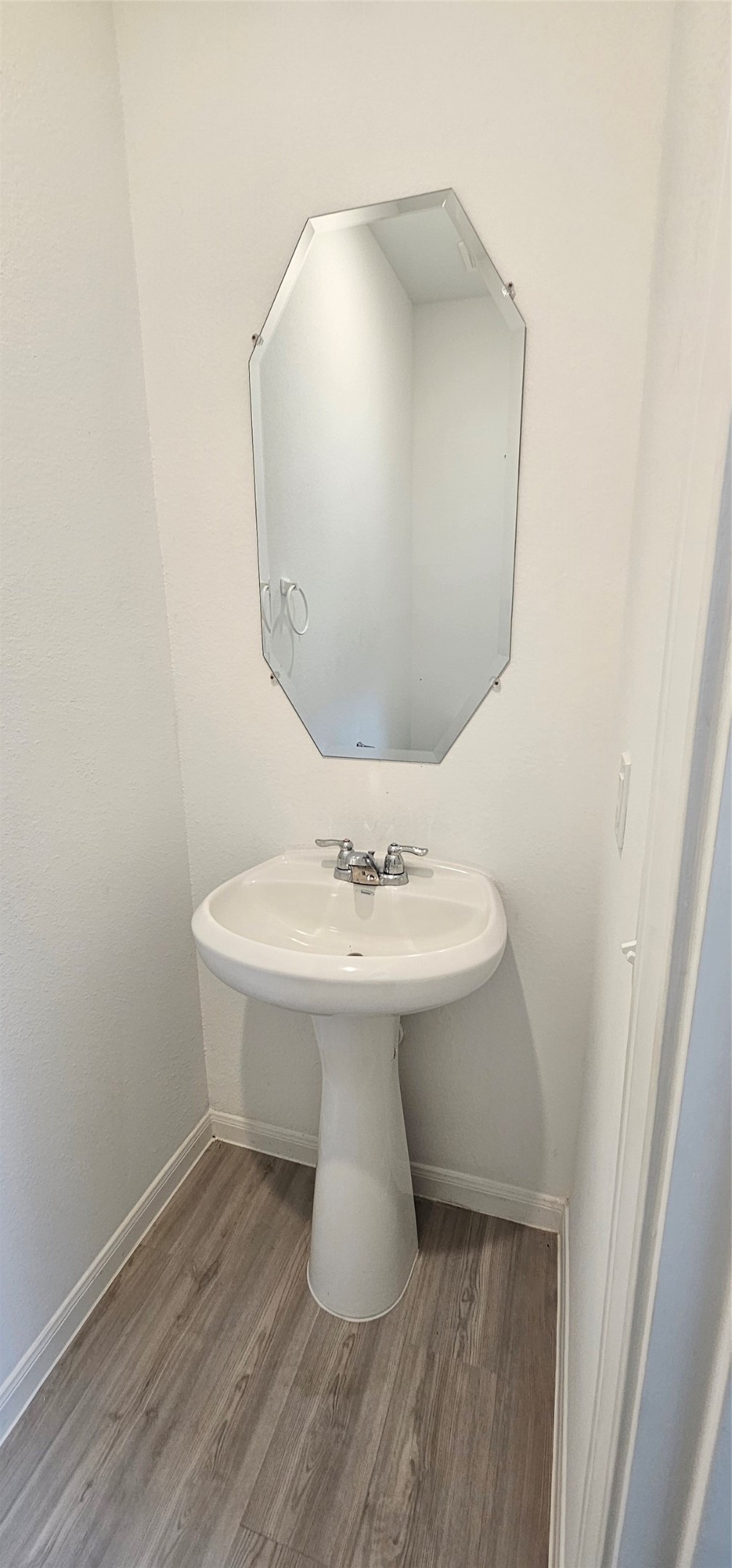 15000 Rustic Moon Road Conroe, TX 77302 - Photo 12 of 35 Guest Powder Room with pedestal sink