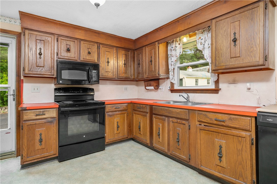 71 Collins Taft Road Burrillville, RI 02830 - Photo 24 of 39