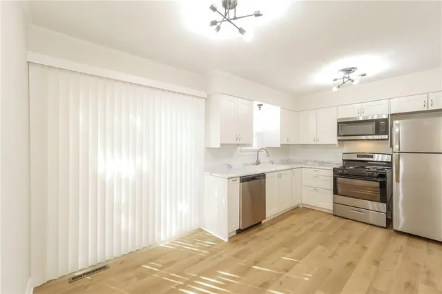 $2,290 | 1109 Northeast Columbus Street, Lee's Summit, MO 64086