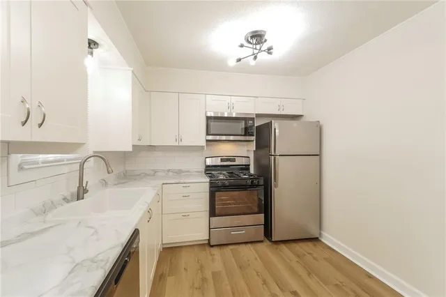 $2,290 | 1109 Northeast Columbus Street, Lee's Summit, MO 64086