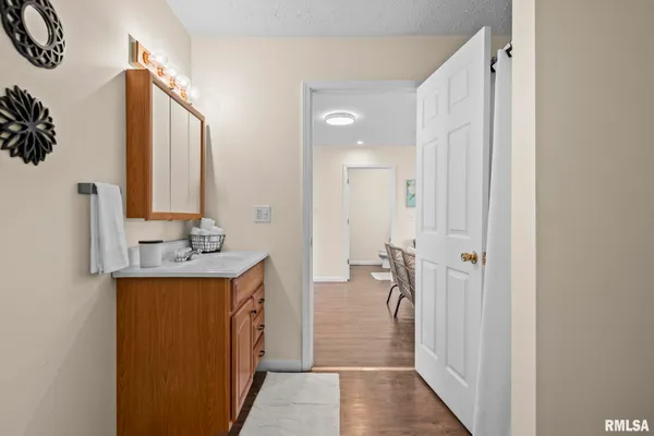 $165,000 | 3765 Pet Cemetery Road, Springfield, IL 62707