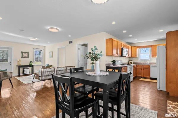 $165,000 | 3765 Pet Cemetery Road, Springfield, IL 62707