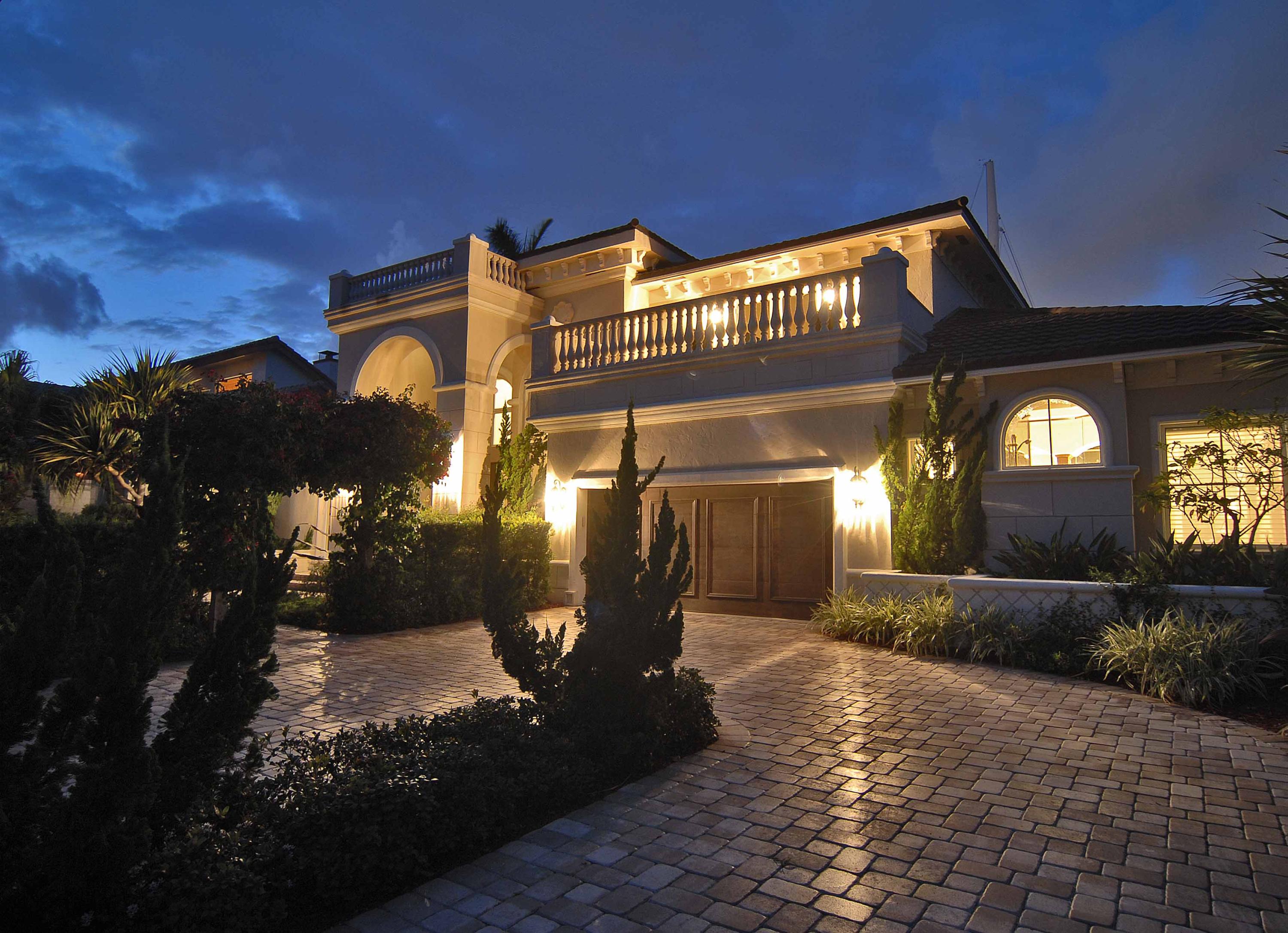 917 Iris Dr-night.19