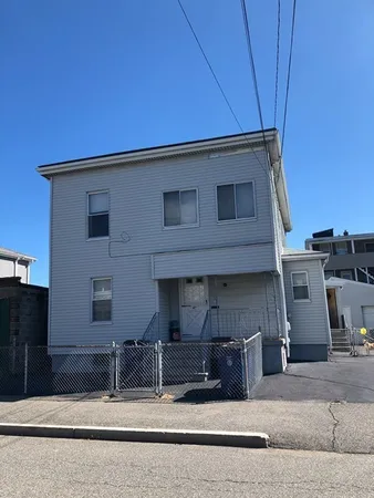 a view of house with car parked