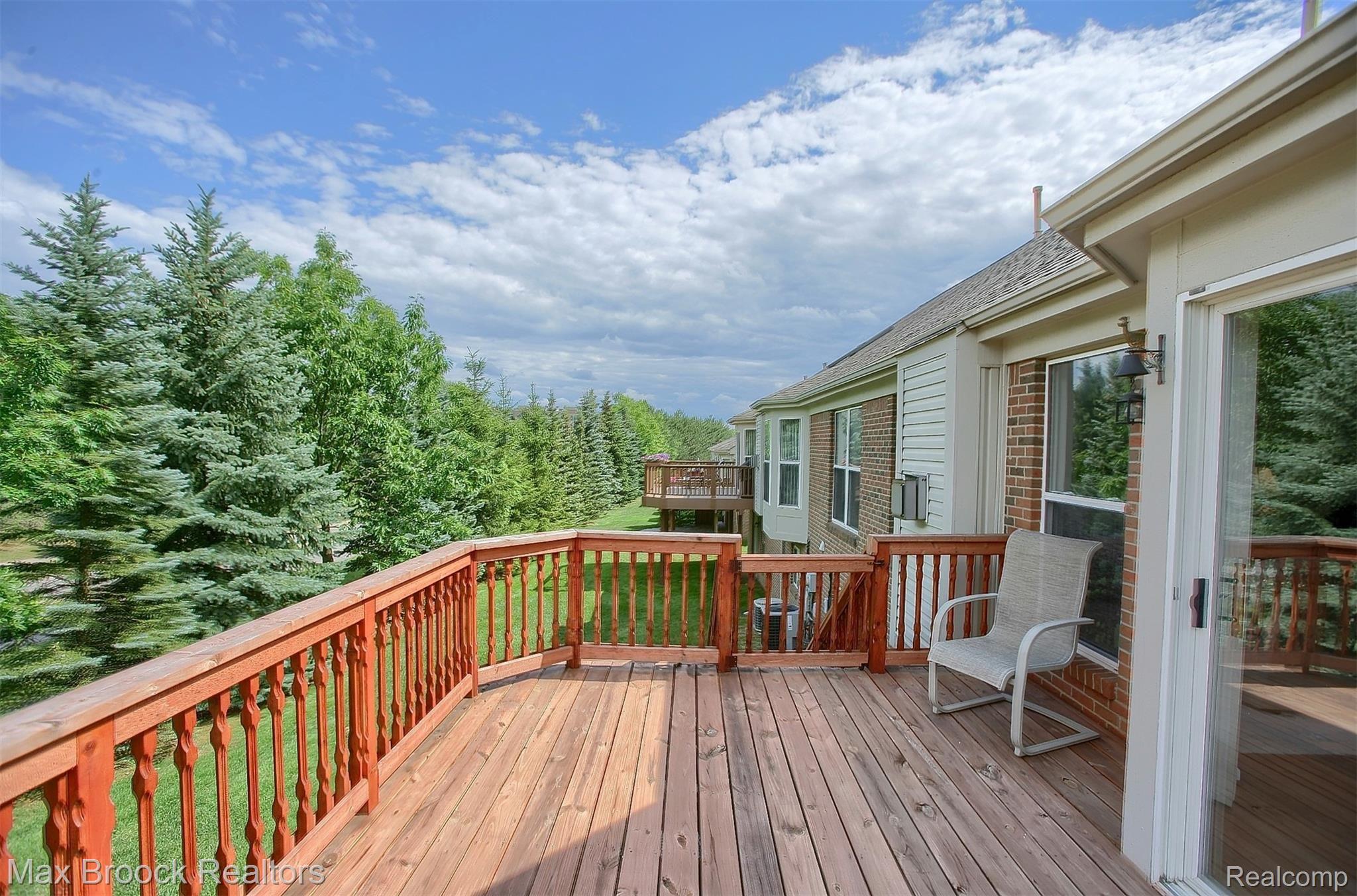 956 Churchill Circle Rochester, MI 48307 - Photo 29 of 30 30-Deck 2nd View.jpg