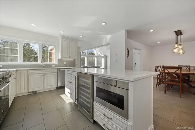 $1,899,000 | 5 Glenwood Lane, Roslyn Heights, NY 11577