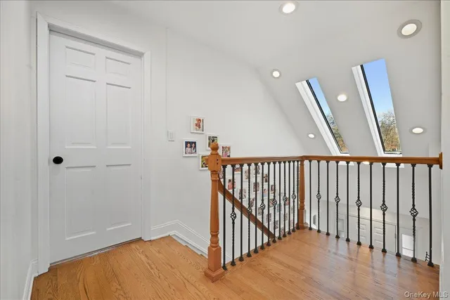 $1,899,000 | 5 Glenwood Lane, Roslyn Heights, NY 11577