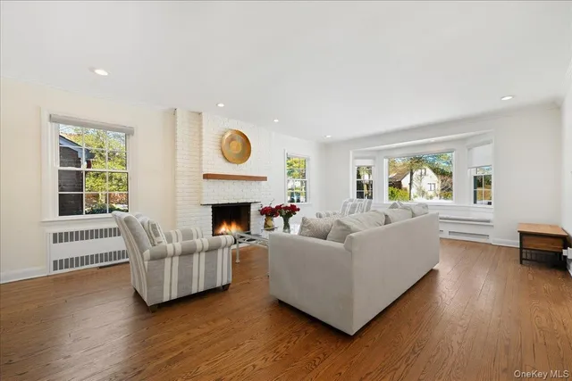 $1,899,000 | 5 Glenwood Lane, Roslyn Heights, NY 11577