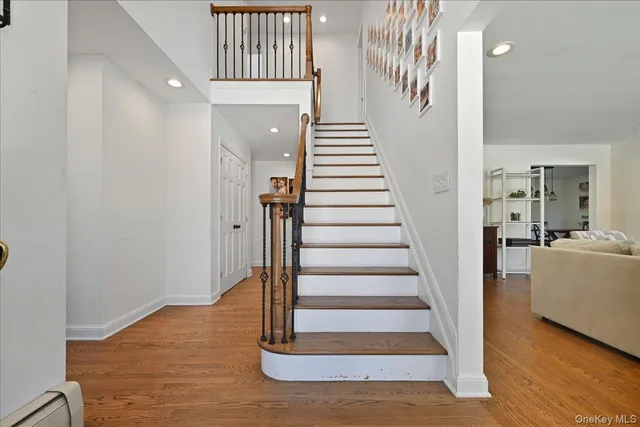 $1,899,000 | 5 Glenwood Lane, Roslyn Heights, NY 11577