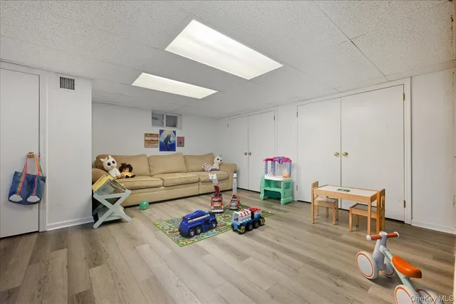 $1,899,000 | 5 Glenwood Lane, Roslyn Heights, NY 11577