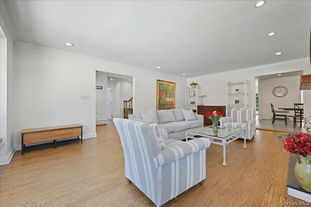 $1,899,000 | 5 Glenwood Lane, Roslyn Heights, NY 11577