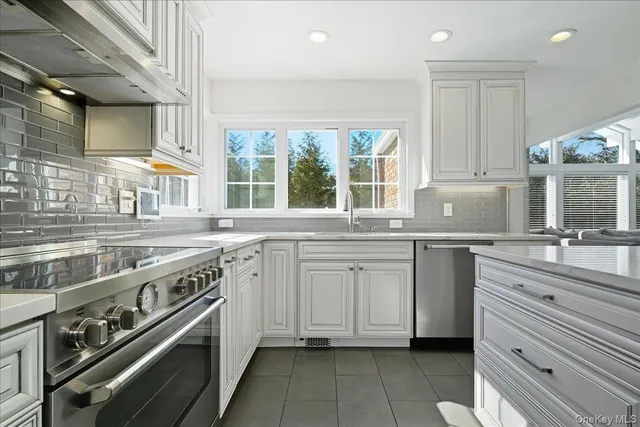 $1,899,000 | 5 Glenwood Lane, Roslyn Heights, NY 11577