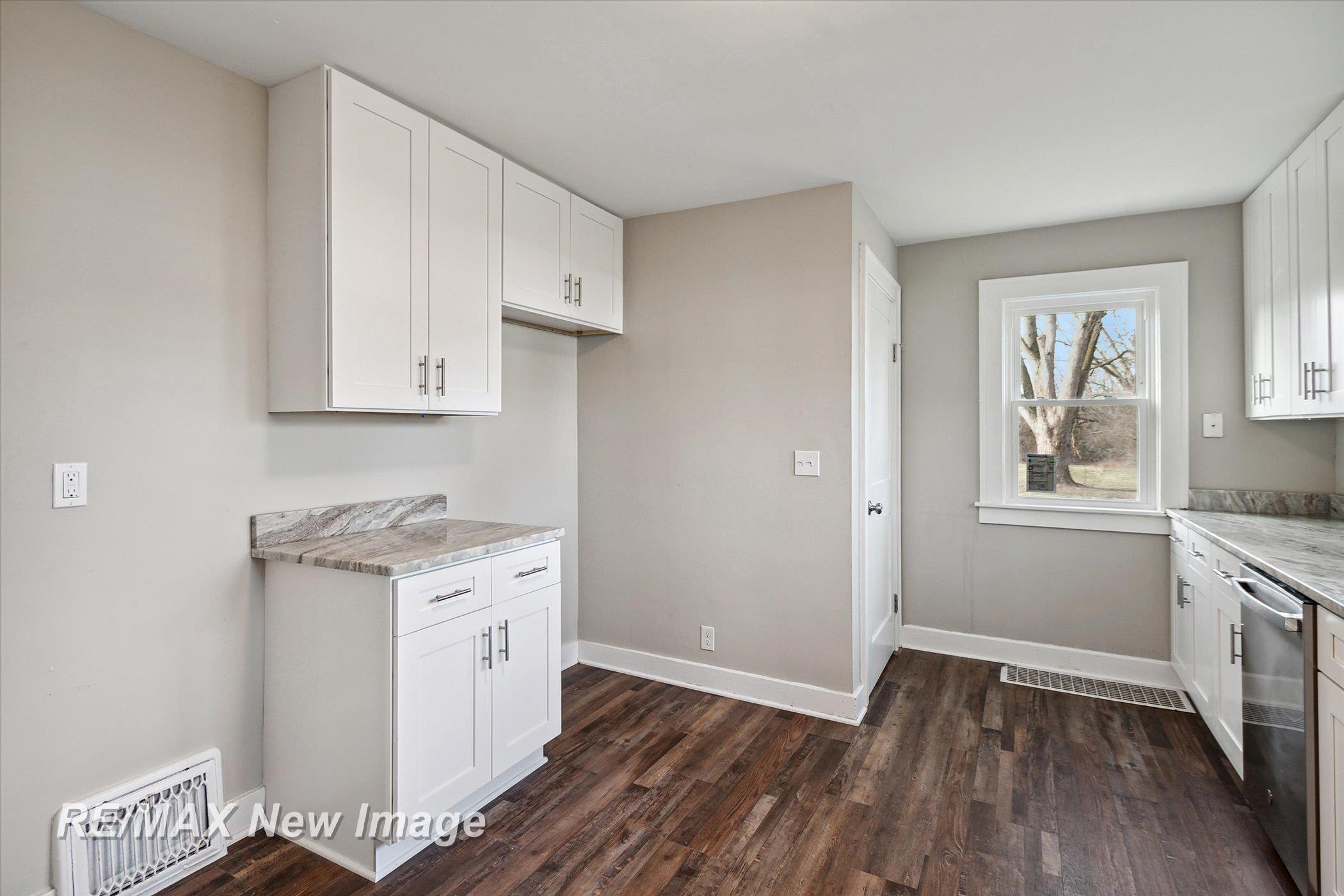 4030 South Washington Road Saginaw, MI 48601 - Photo 14 of 37 50135077-3486b390-afd1-4a93-b37a-2427085fe913.JPG