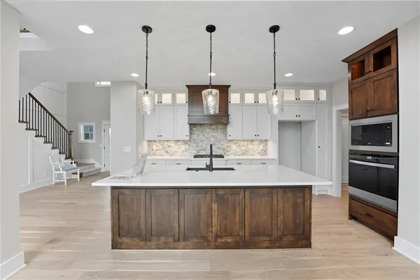 $669,950 | 10407 North Liberty Street, Kansas City, MO 64155