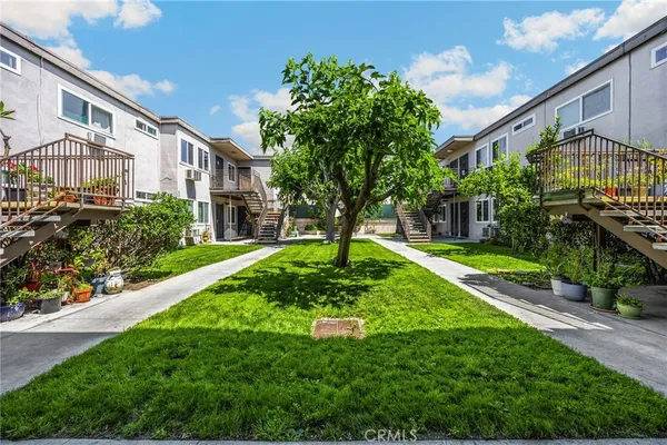 $300,000 | 7135 Coldwater Canyon Avenue, Unit 14, North Hollywood, CA 91605