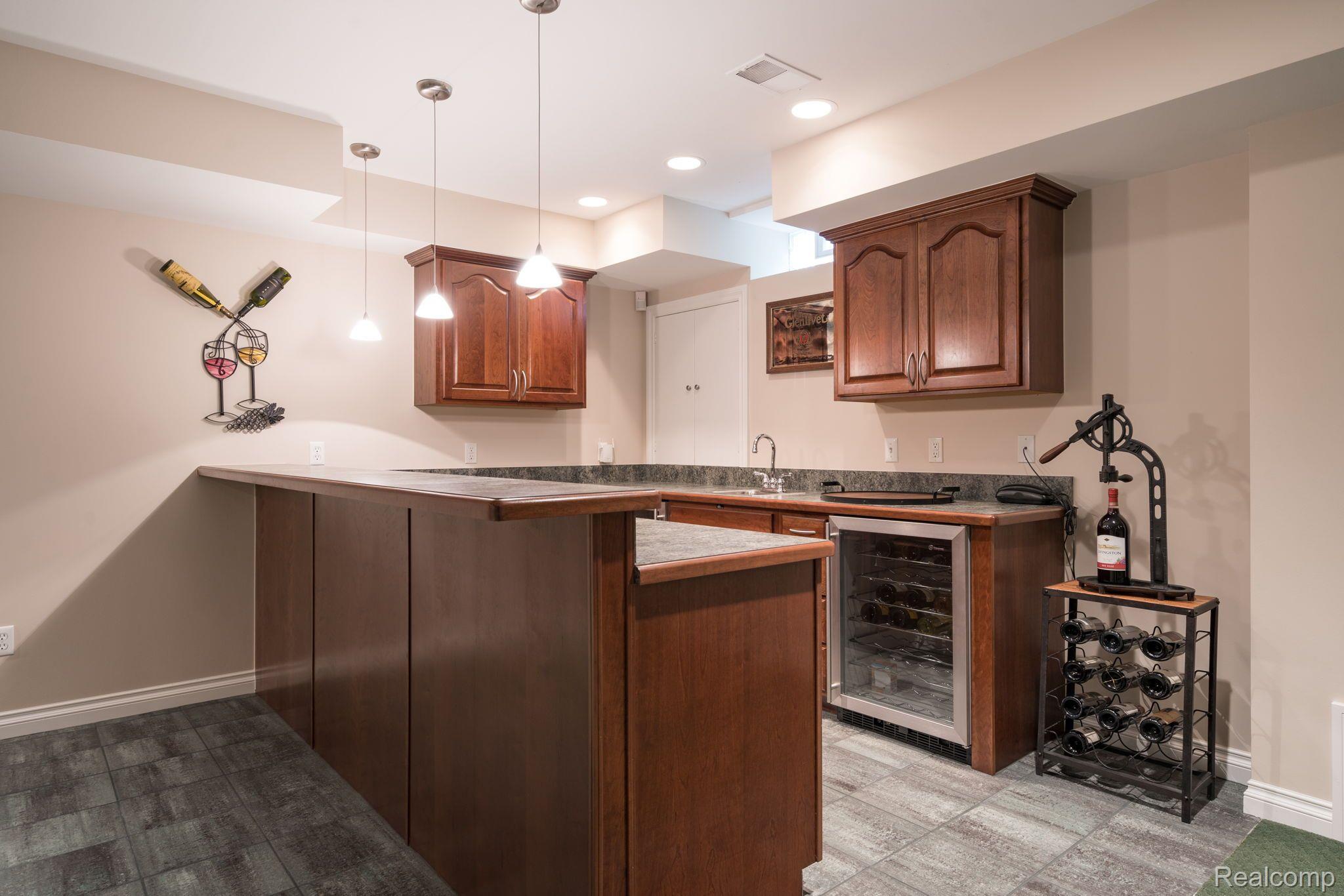 1619 Springview Court Rochester, MI 48307 - Photo 46 of 62 Gallery Image 46