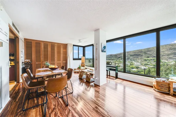 $888,000 | 250 Kawaihae Street, Unit 10E, Honolulu, HI 96825