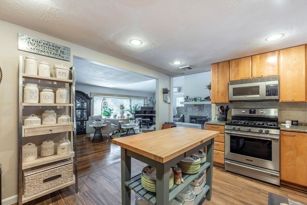 118 Bridle Road Billerica, MA 01821 - Photo 16 of 35 Gallery Image 16