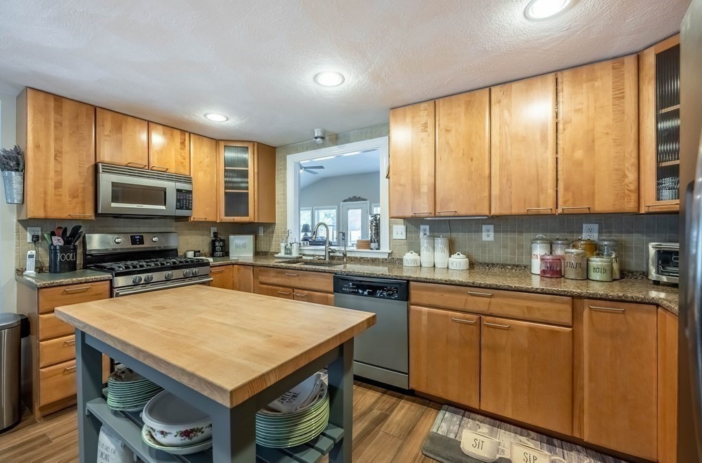 118 Bridle Road Billerica, MA 01821 - Photo 17 of 35 Gallery Image 17