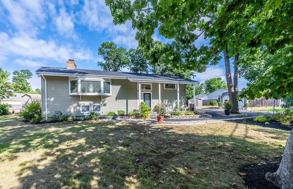 118 Bridle Road Billerica, MA 01821 - Photo 2 of 35 Gallery Image 2