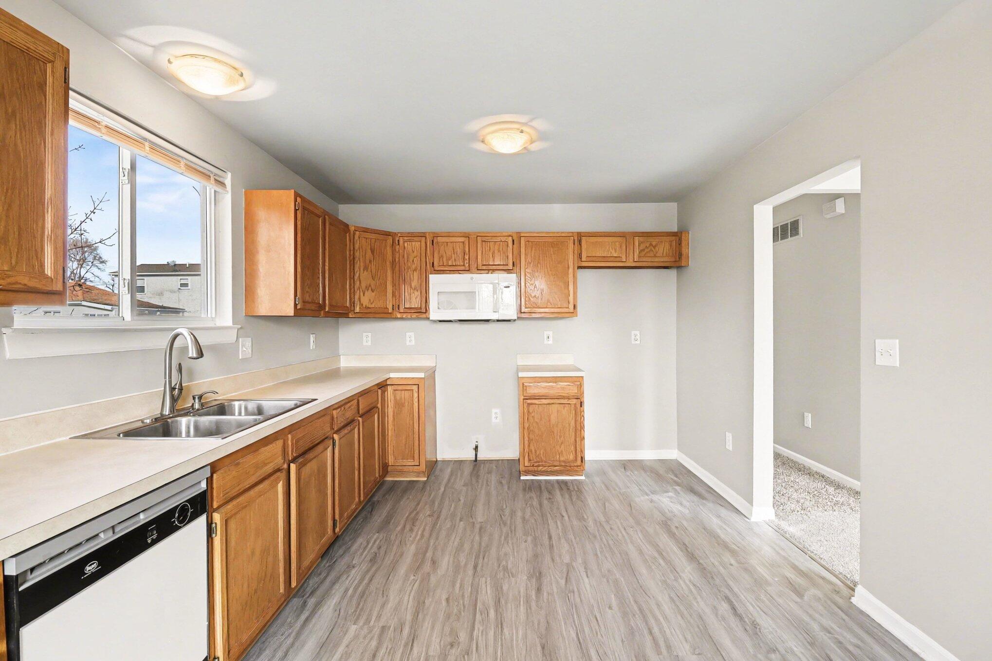 17245 Martin Road Roseville, MI 48066 - Photo 13 of 30 017_file_5961