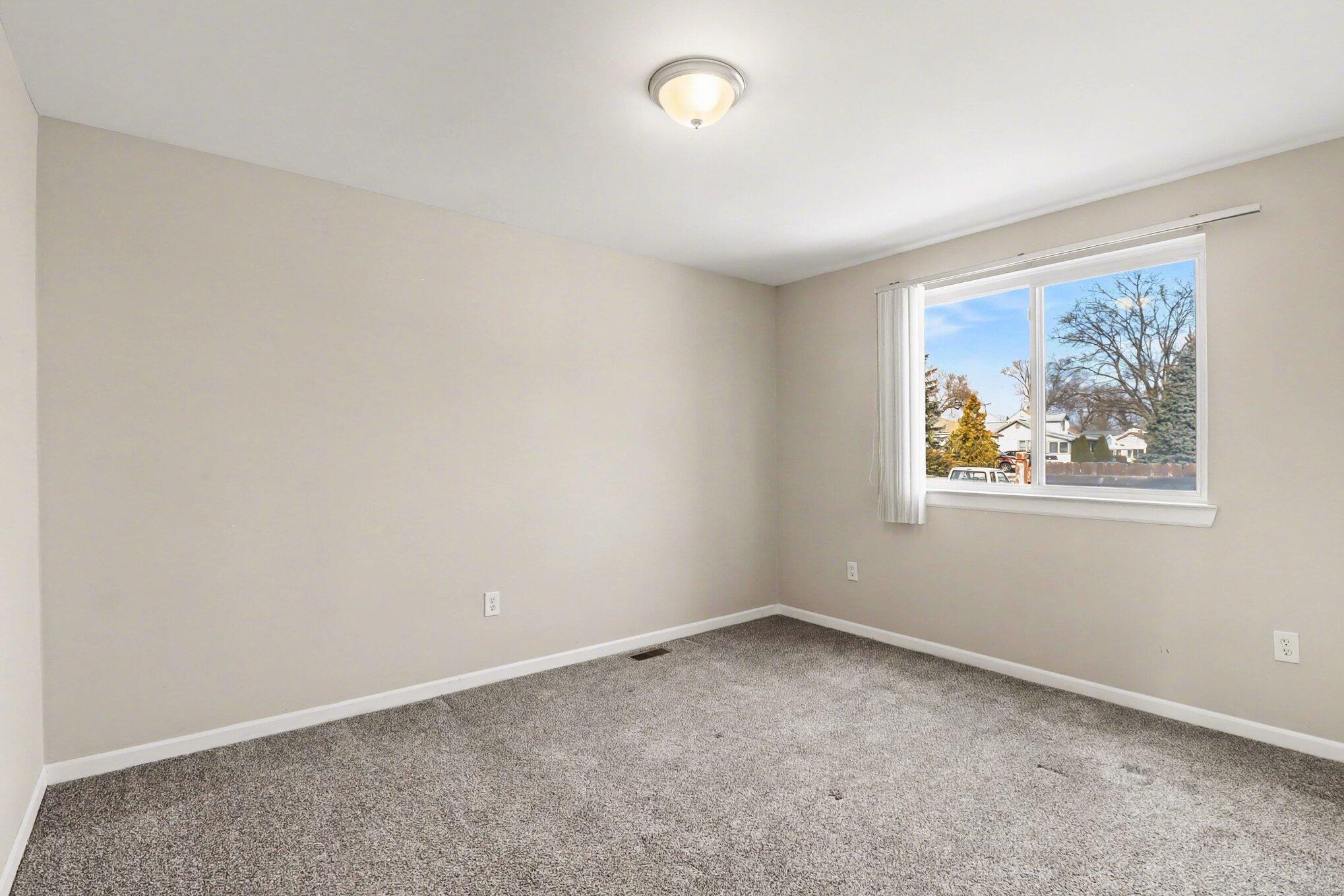 17245 Martin Road Roseville, MI 48066 - Photo 16 of 30 019_file_4607