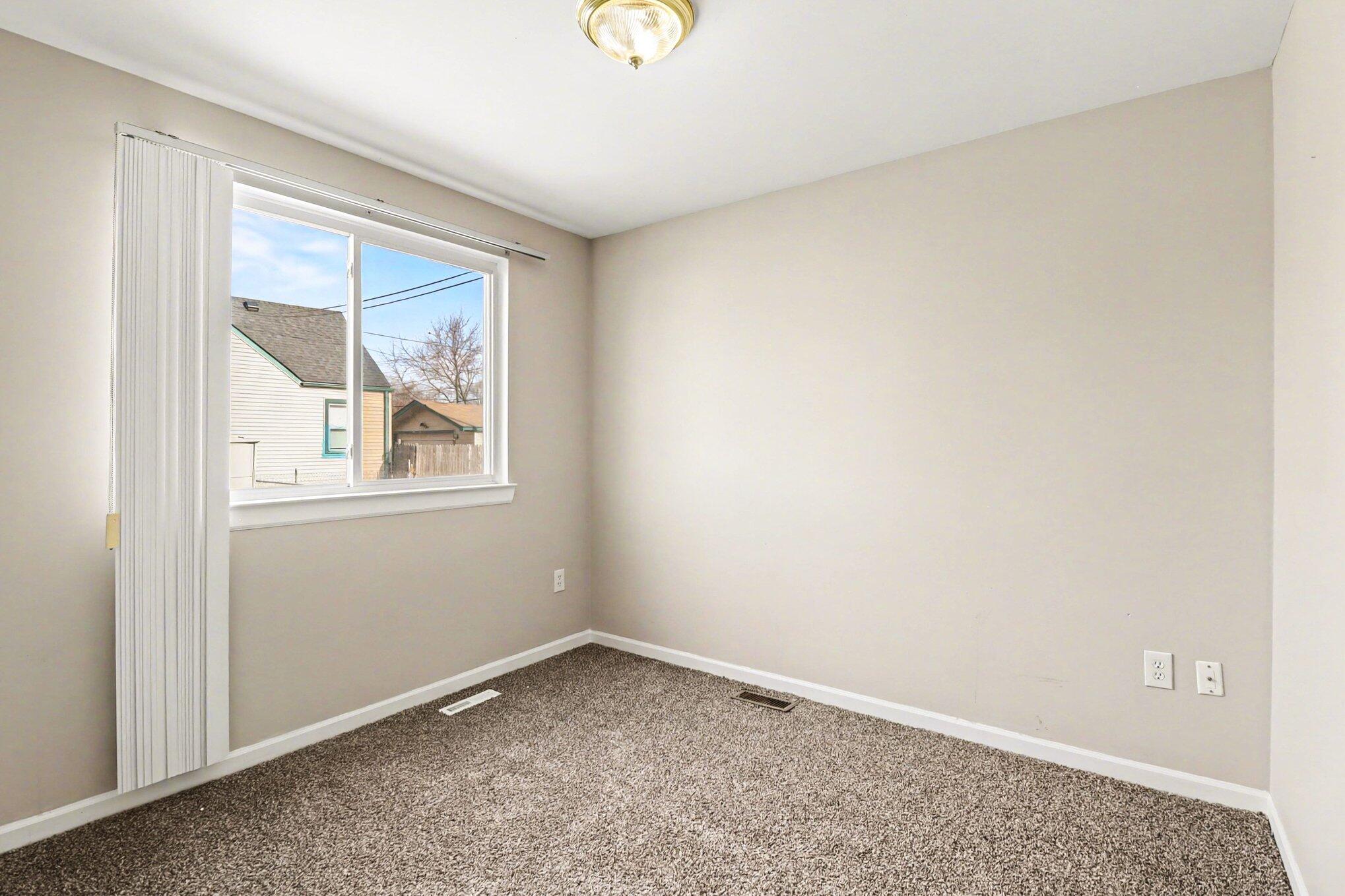 17245 Martin Road Roseville, MI 48066 - Photo 22 of 30 023_file_5257