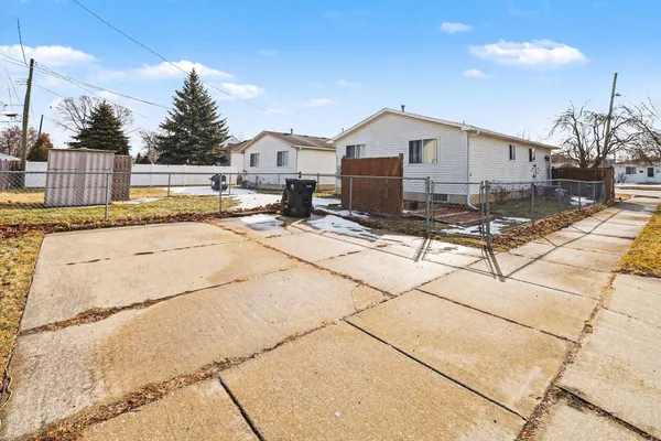 $175,000 | 17245 Martin Road, Roseville, MI 48066