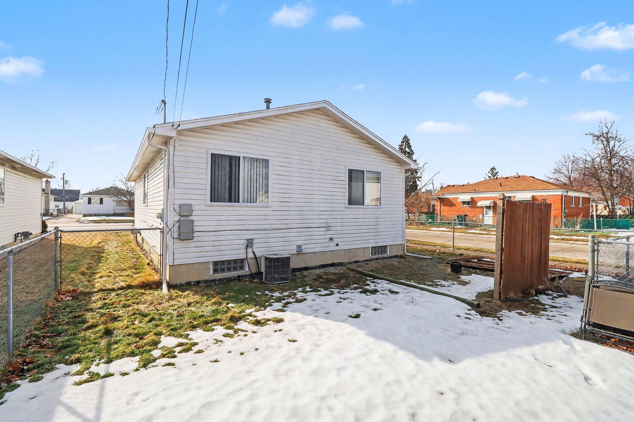 17245 Martin Road Roseville, MI 48066 - Photo 28 of 30 027_file_4632