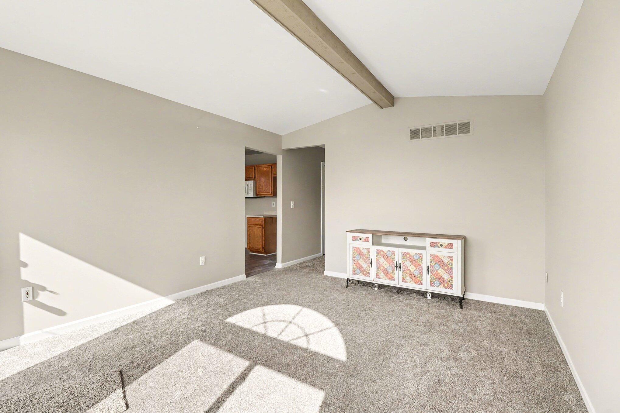 17245 Martin Road Roseville, MI 48066 - Photo 5 of 30 010_file_1177