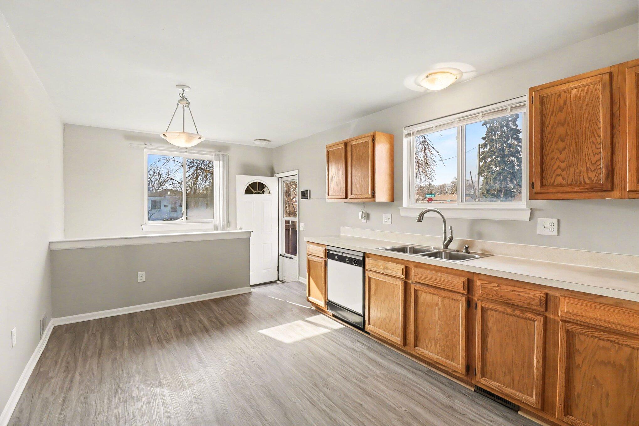 17245 Martin Road Roseville, MI 48066 - Photo 9 of 30 013_file_7933