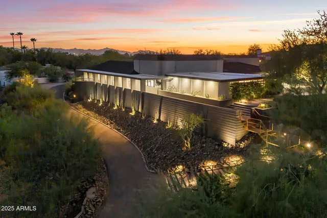 a view of a very nice looking space