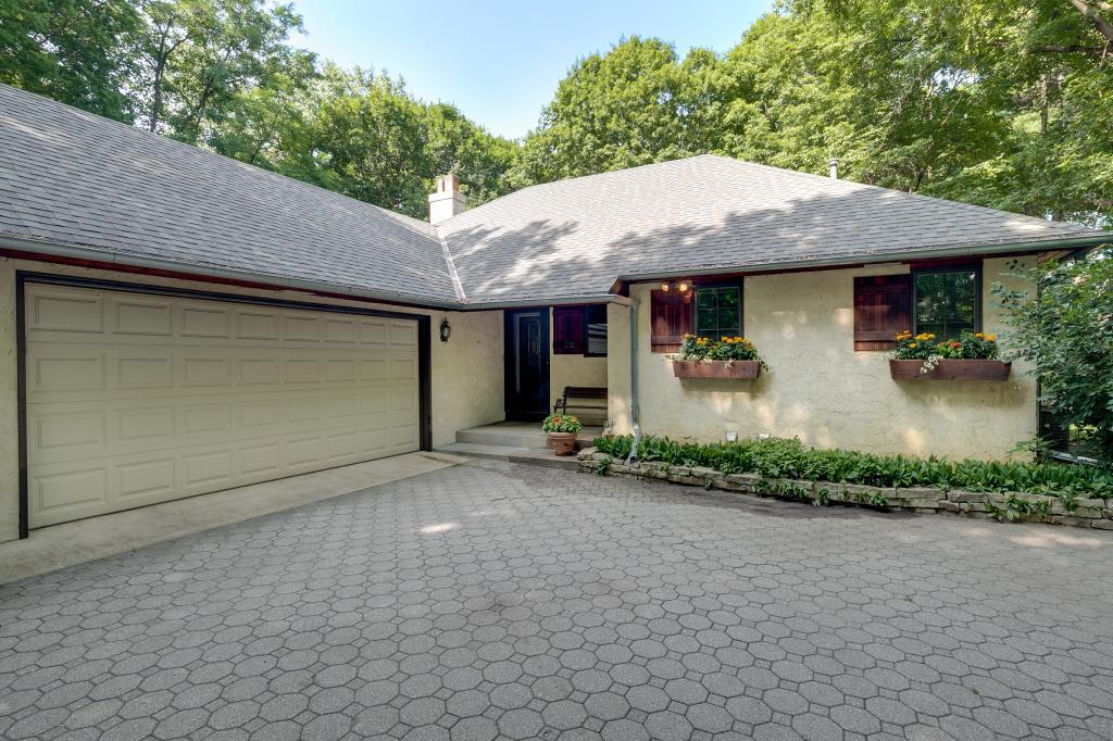 3390 Maplewood Road Wayzata, MN 55391 - Photo 2 of 23 Gallery Image 2