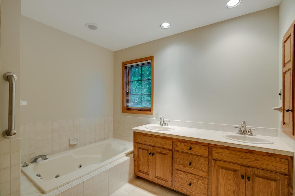3390 Maplewood Road Wayzata, MN 55391 - Photo 13 of 23 Gallery Image 13
