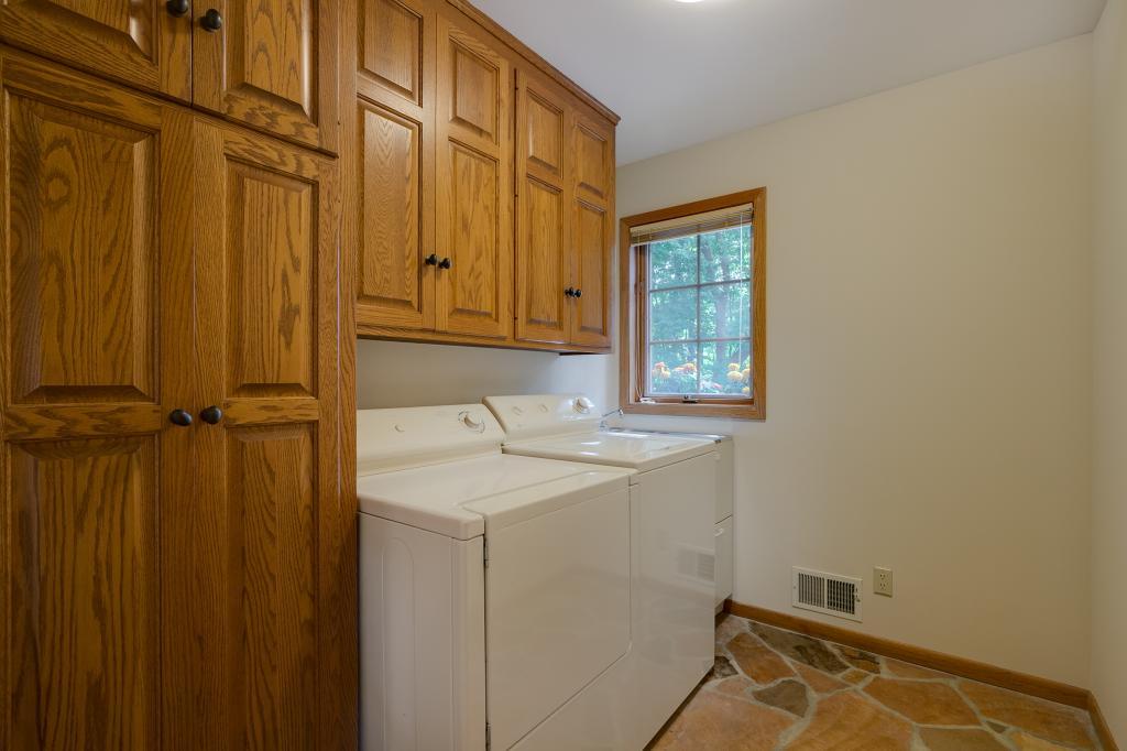 3390 Maplewood Road Wayzata, MN 55391 - Photo 14 of 23 Gallery Image 14