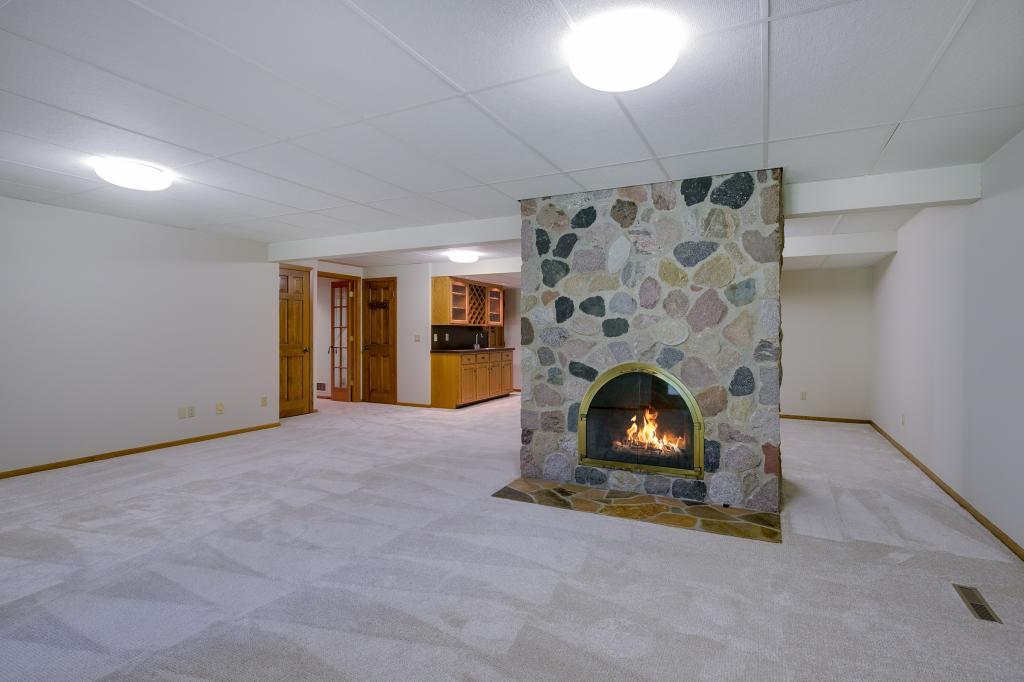 3390 Maplewood Road Wayzata, MN 55391 - Photo 17 of 23 Gallery Image 17