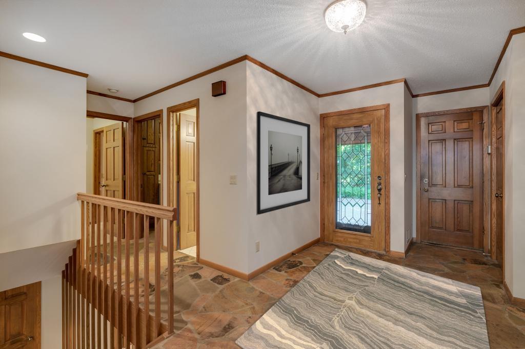 3390 Maplewood Road Wayzata, MN 55391 - Photo 4 of 23 Gallery Image 4