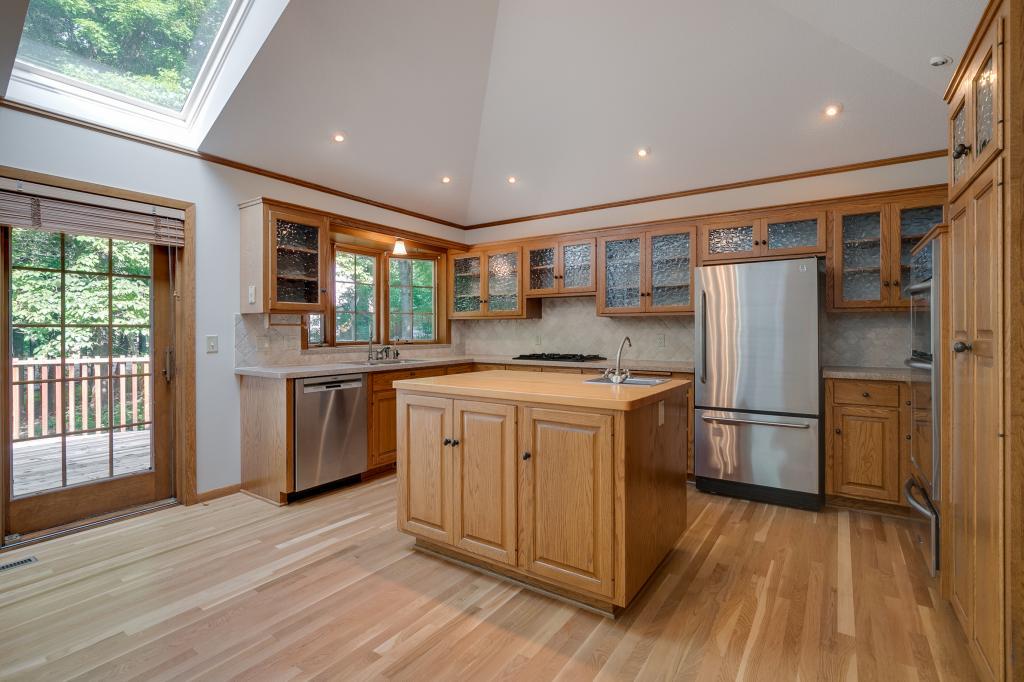 3390 Maplewood Road Wayzata, MN 55391 - Photo 5 of 23 Gallery Image 5
