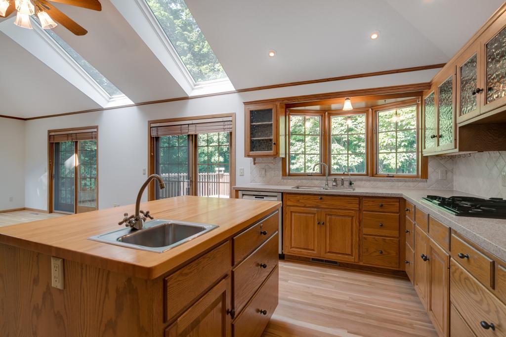 3390 Maplewood Road Wayzata, MN 55391 - Photo 6 of 23 Gallery Image 6