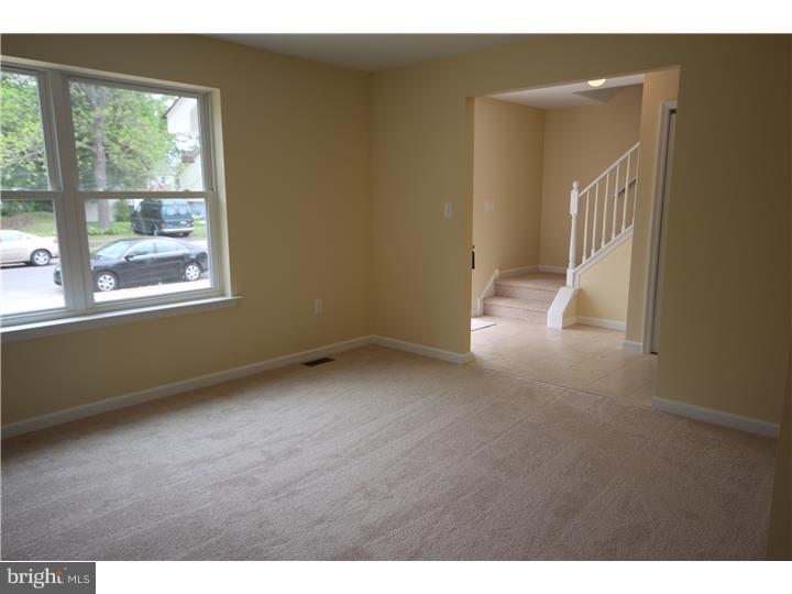 505 Ridge Avenue Hamilton, NJ 08610 - Photo 7 of 22 Living Room