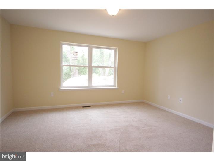505 Ridge Avenue Hamilton, NJ 08610 - Photo 8 of 22 Family Room