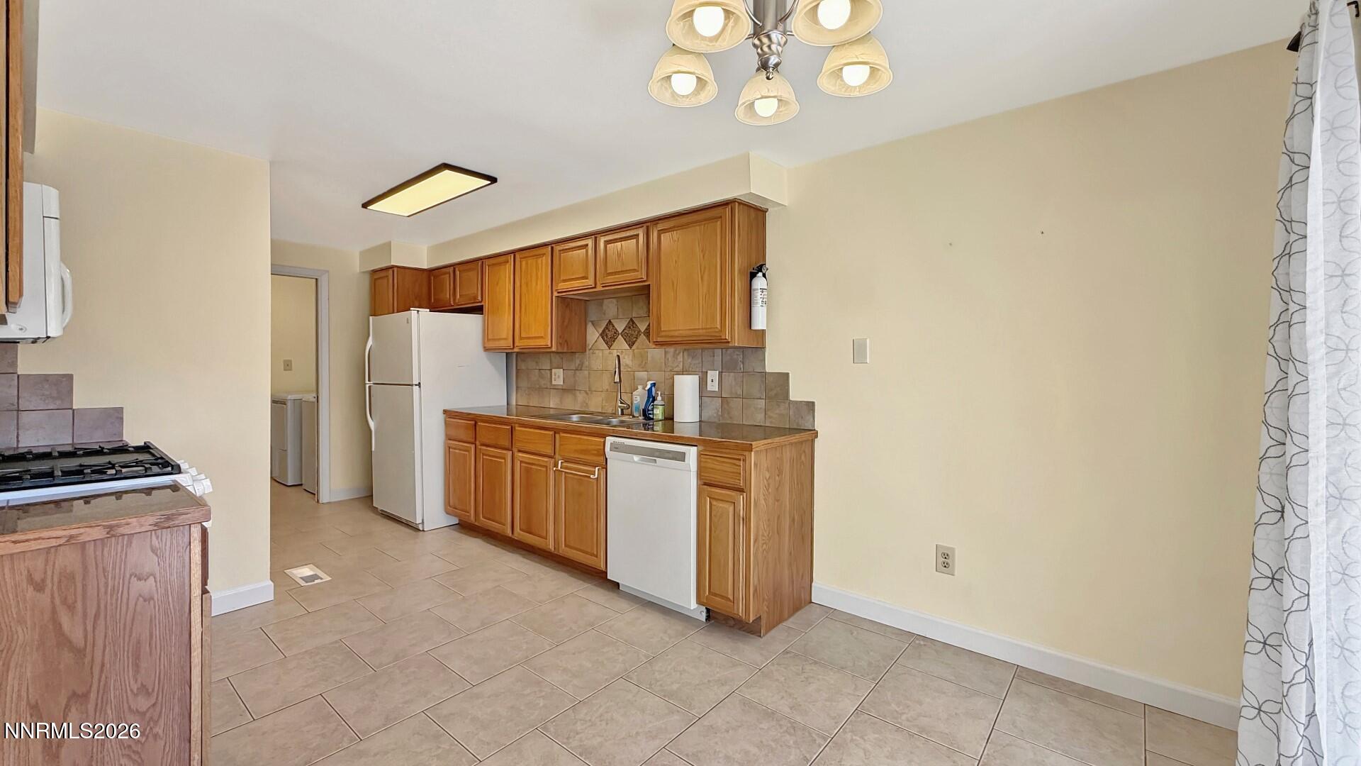 49 Condor Circle Carson City, NV 89701 - Photo 7 of 34 013