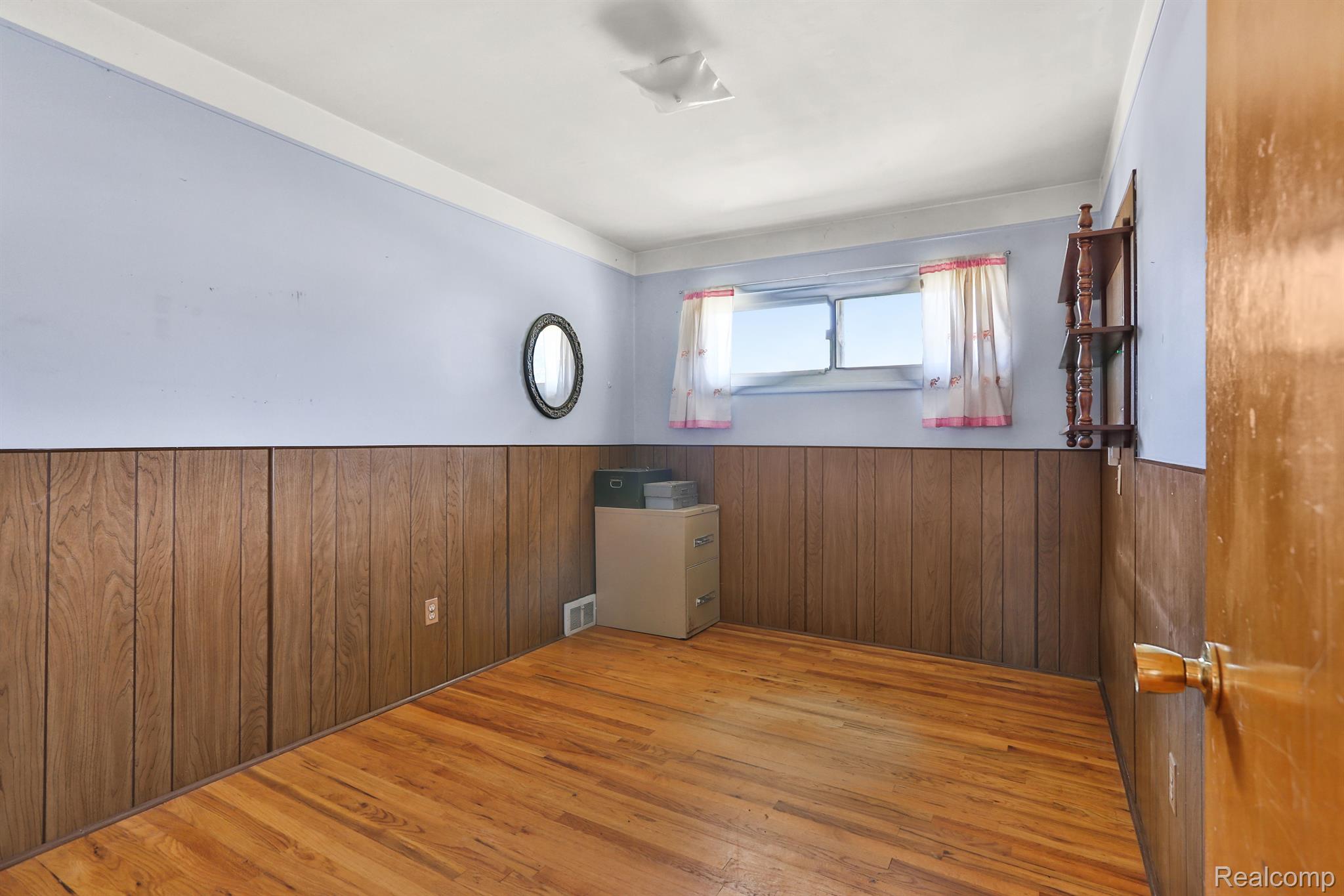 23511 Calvin Street Taylor, MI 48180 - Photo 13 of 19 Gallery Image 13