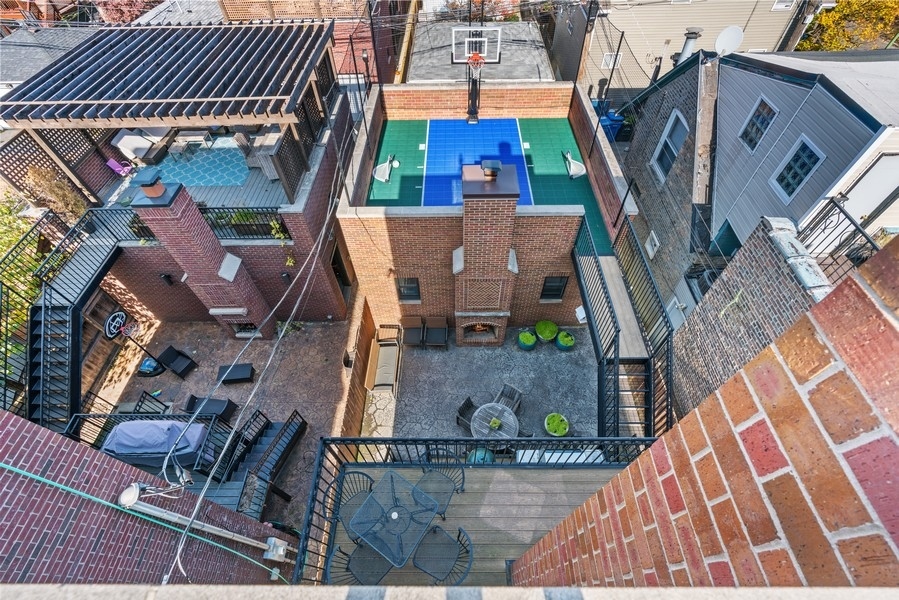 1904 West Wolfram Street Chicago, IL 60657 - Photo 22 of 56 an aerial view of a house