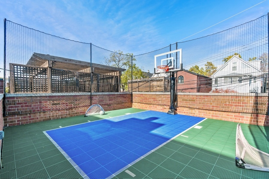 1904 West Wolfram Street Chicago, IL 60657 - Photo 24 of 56