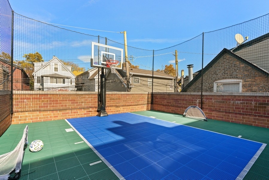 1904 West Wolfram Street Chicago, IL 60657 - Photo 25 of 56