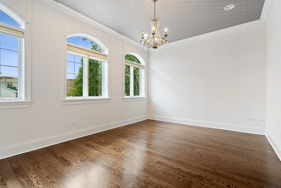 1904 West Wolfram Street Chicago, IL 60657 - Photo 34 of 56 a view of empty room with window