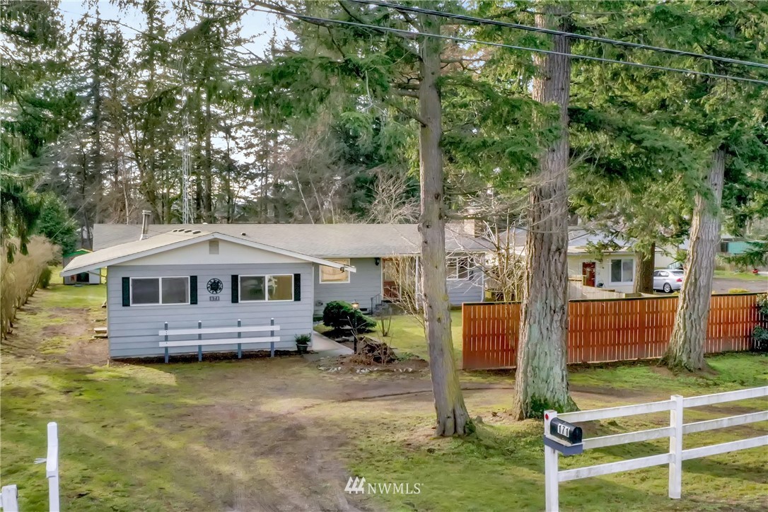 171 East Pole Road Lynden, WA 98264 - Photo 1 of 39 a front view of house with yard and green space