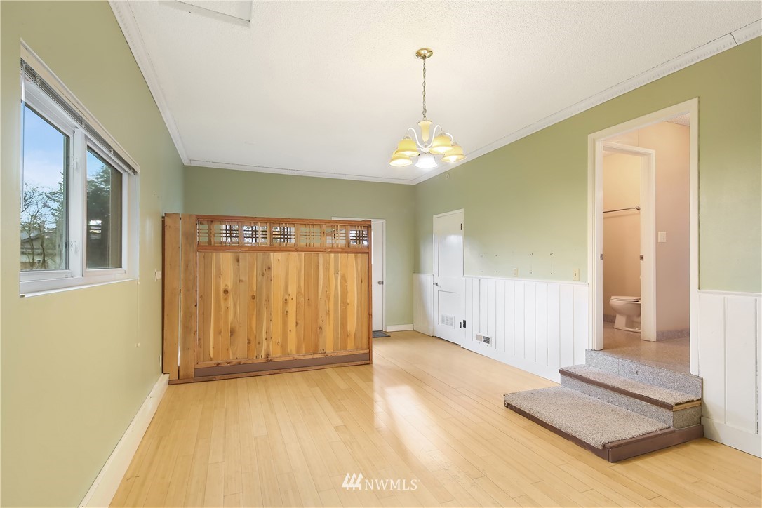 171 East Pole Road Lynden, WA 98264 - Photo 19 of 39 a view of an empty room with a window